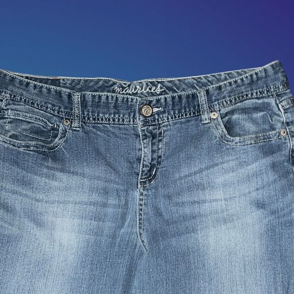 Maurices Signature Embroirdered Jeans Size 15/16 Regular 35x31 - Picture 2 of 6